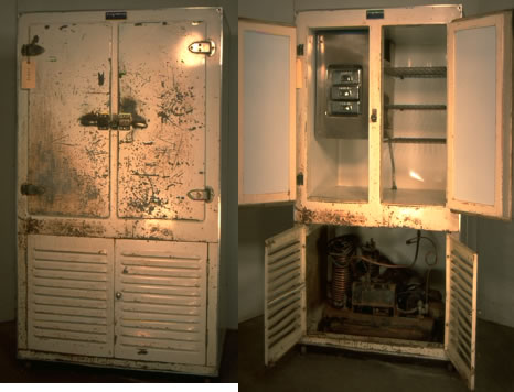 Double door refrigerator