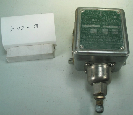 Refrigeration hydraulic low pressure control